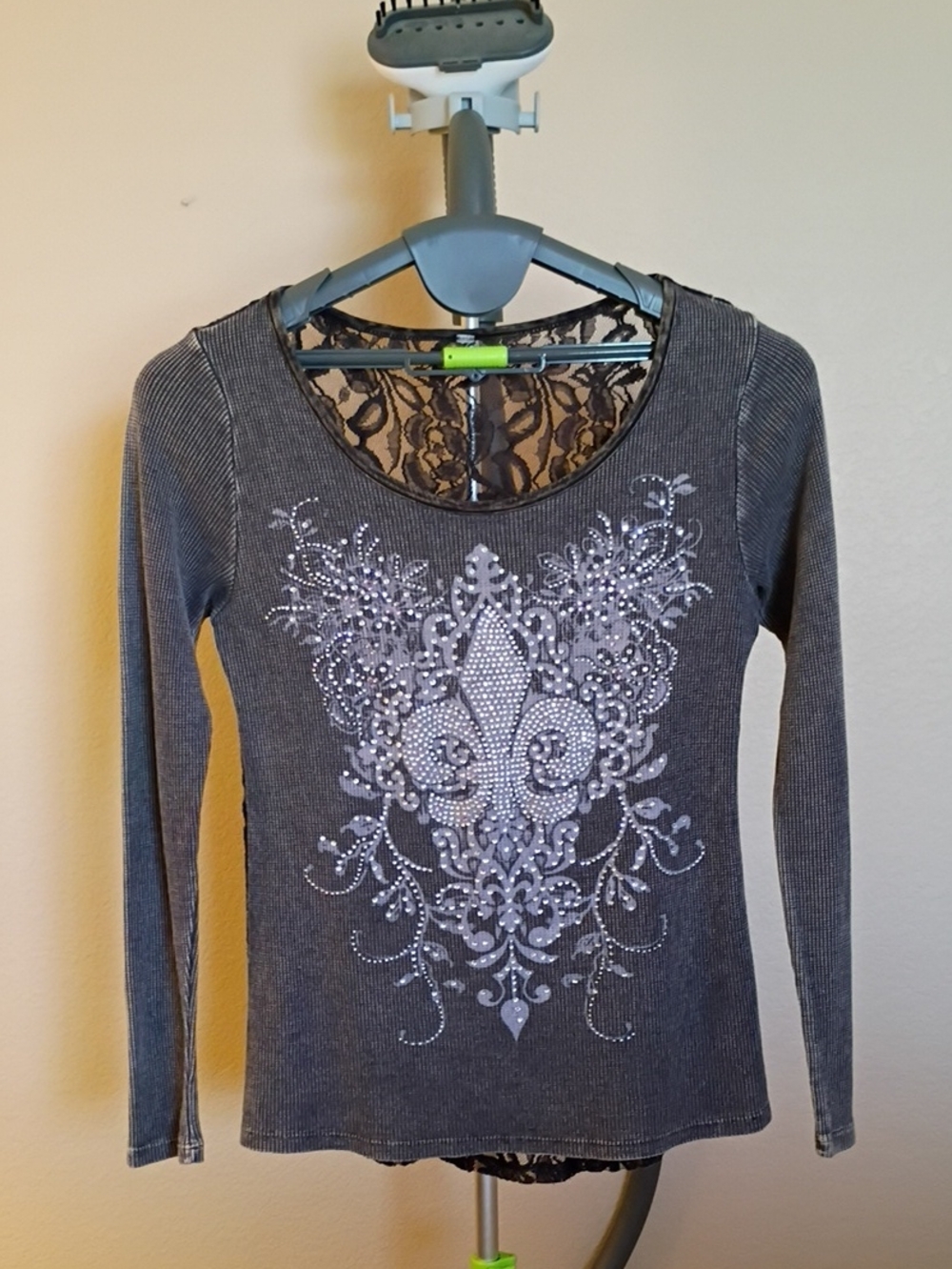 Rhinestone Fleur-de-Lis Distressed Gray Long-Sleeve Lace-Back Top Size L